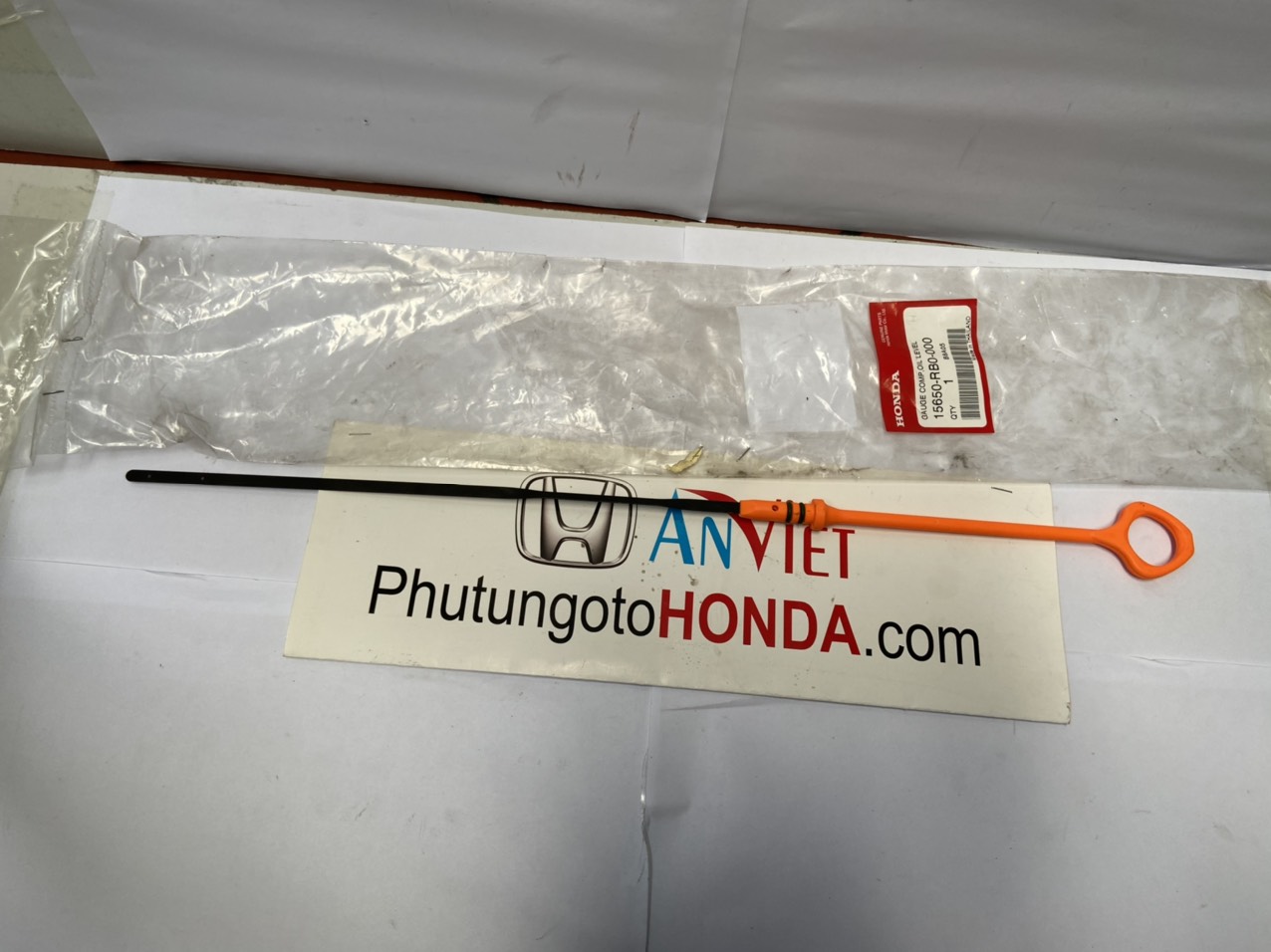 Que thăm dầu nhớt xe Honda Brio 